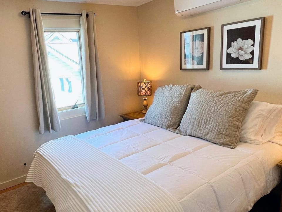 Downtown Bar Harbor Cottage - Off-Street Parking House in Acadia National Park