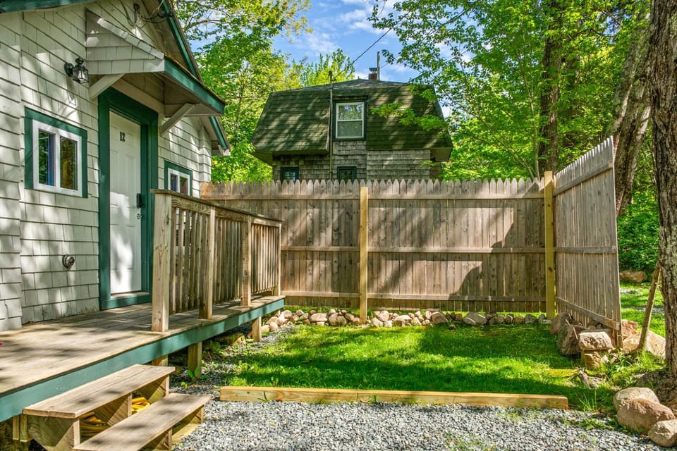 Trailside Cabin with Screened Sunroom, AC & Pets Cabin in Acadia National Park