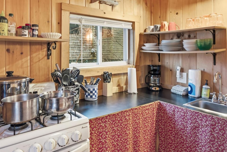 Trailside Cabin with Screened Sunroom, AC & Pets Cabin in Acadia National Park