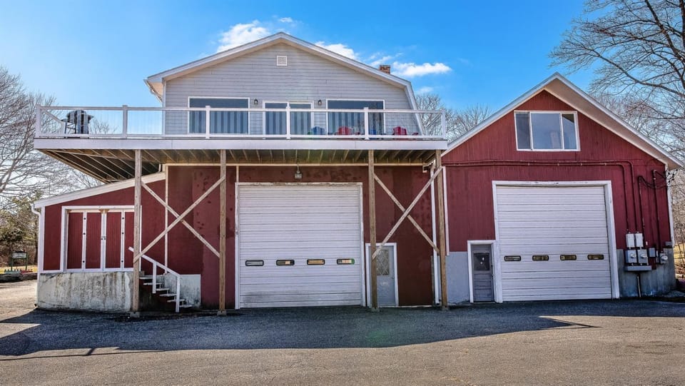 Bird's-Eye Harbor Views On the Quiet Side - Deck Country House in Southwest Harbor