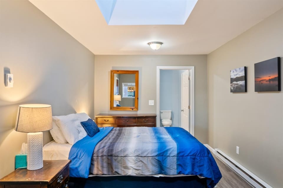 Bird's-Eye Harbor Views On the Quiet Side - Deck Country House in Southwest Harbor