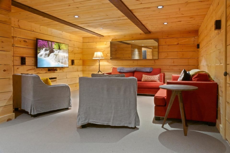 Heart of SW Harbor Dual King Wings Bunk Room! Country House in Southwest Harbor