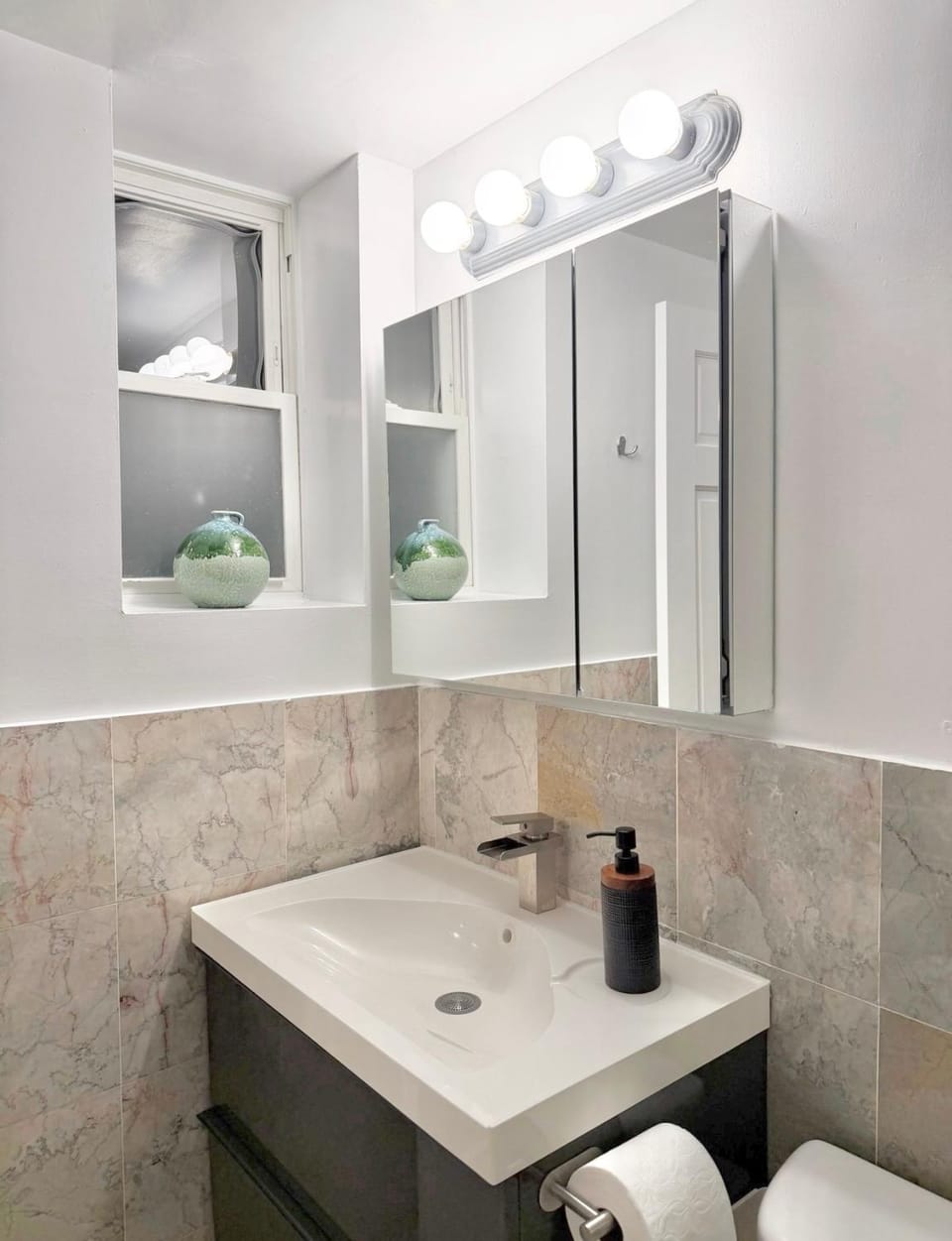 Gorgeous 2 Bedroom 2 baths NYC Oasis Apartment in East Village