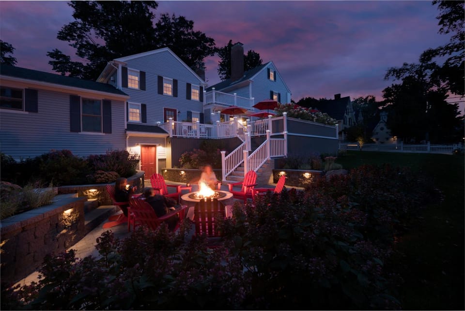 Property building, Garden, Balcony/Terrace, Location, fireplace
