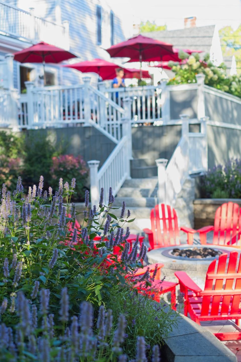 Property building, Garden, Balcony/Terrace, Location, fireplace