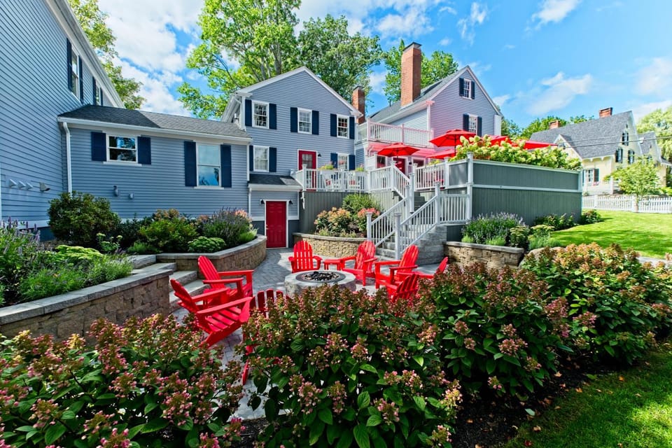 Property building, Garden, Balcony/Terrace, Location, fireplace