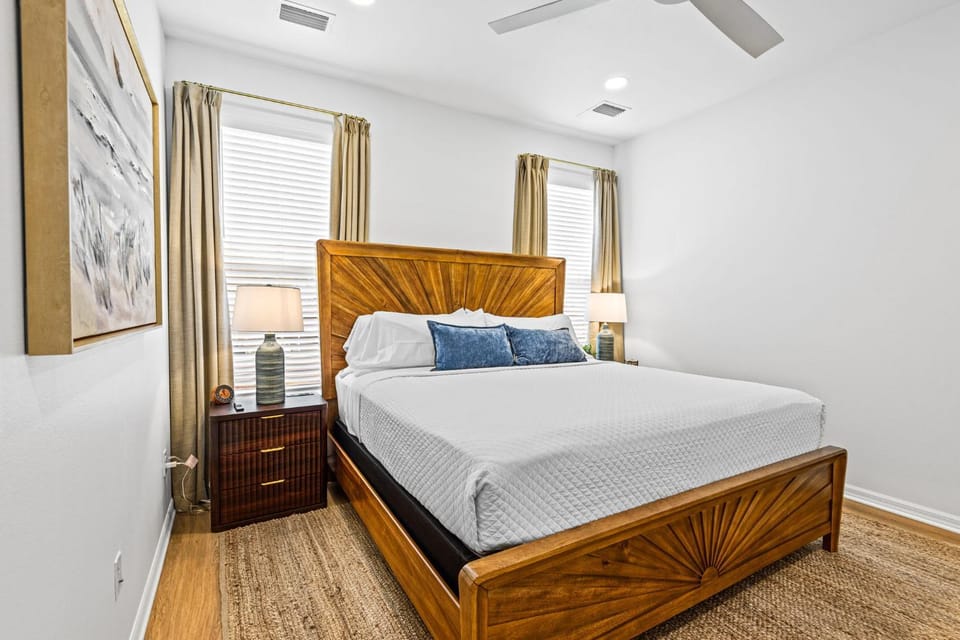 Heights House Upscale Retreat Close to Dwntwn & Beach House in East Pensacola Heights