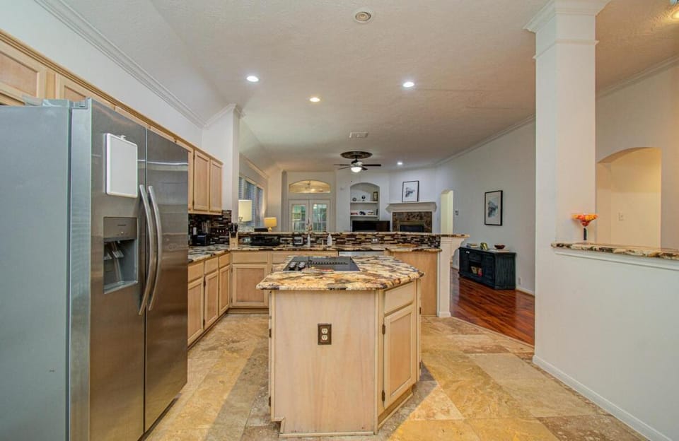 Family-Friendly 4BR Big Yard & spacious Patio Villa in Missouri City