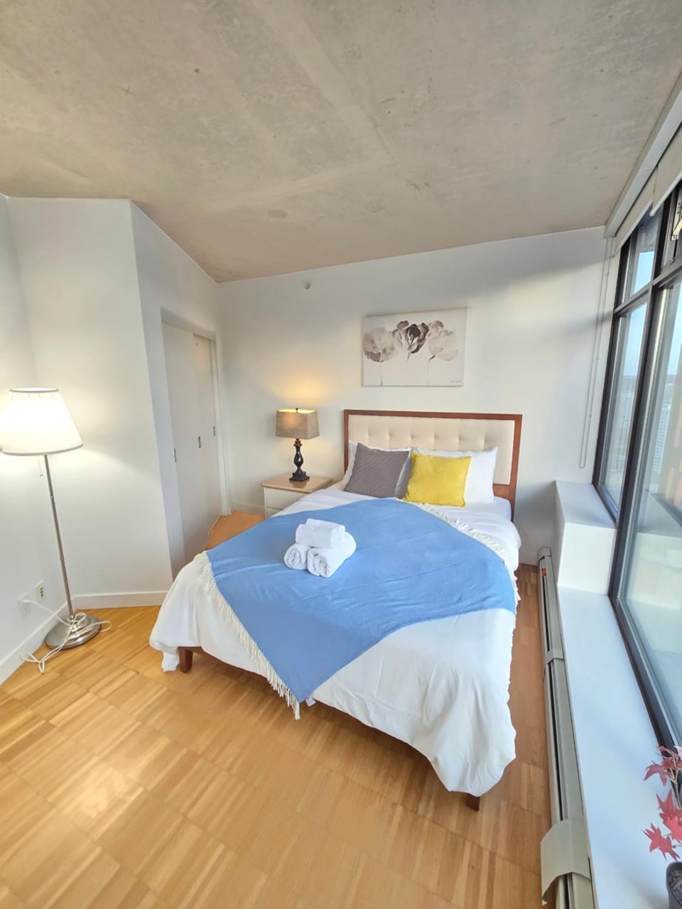 Bed, Photo of the whole room, Bedroom, towels