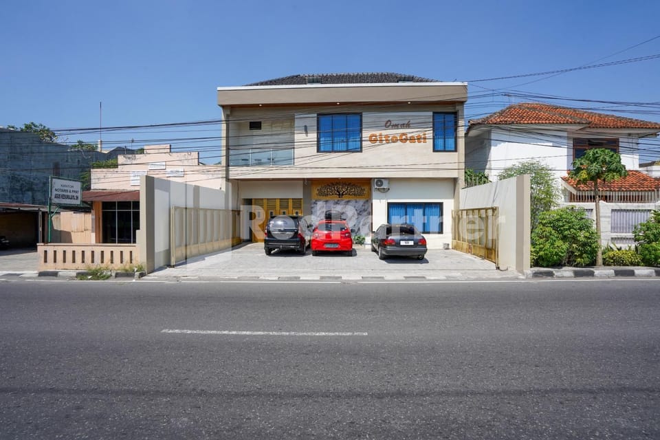 Facade/entrance