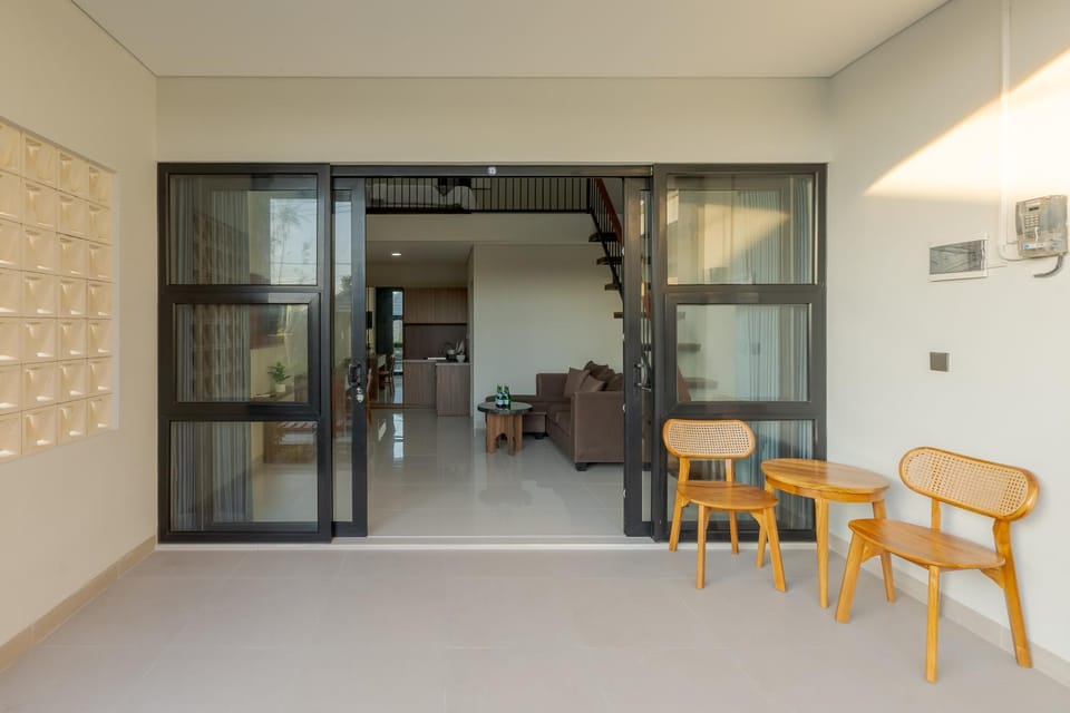 Facade/entrance, Balcony/Terrace