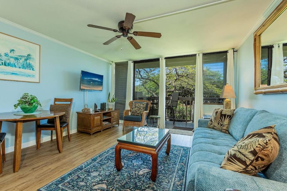 Maui Vista 1203 walking distance to beach restaurants, peek of ocean Apartment in Kihei