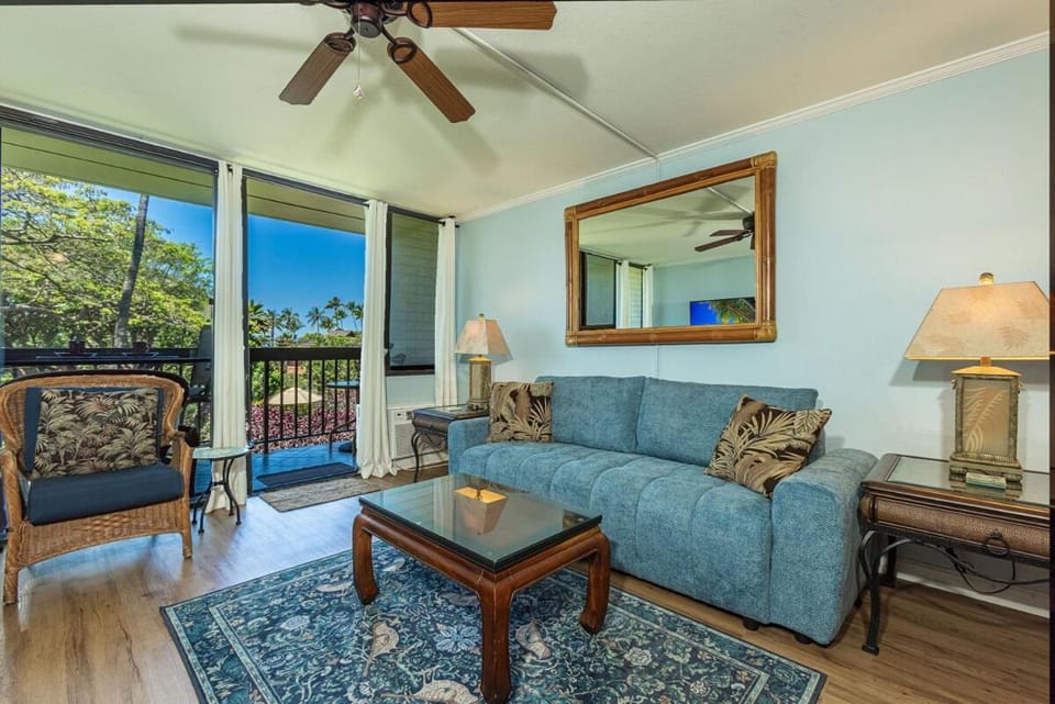 Maui Vista 1203 walking distance to beach restaurants, peek of ocean Apartment in Kihei
