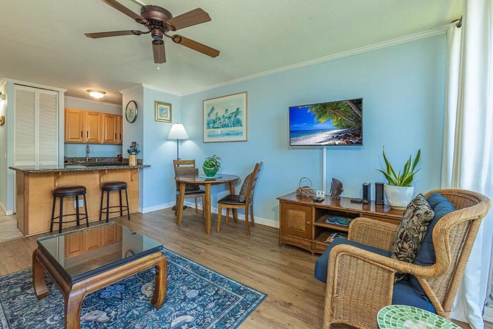Maui Vista 1203 walking distance to beach restaurants, peek of ocean Apartment in Kihei