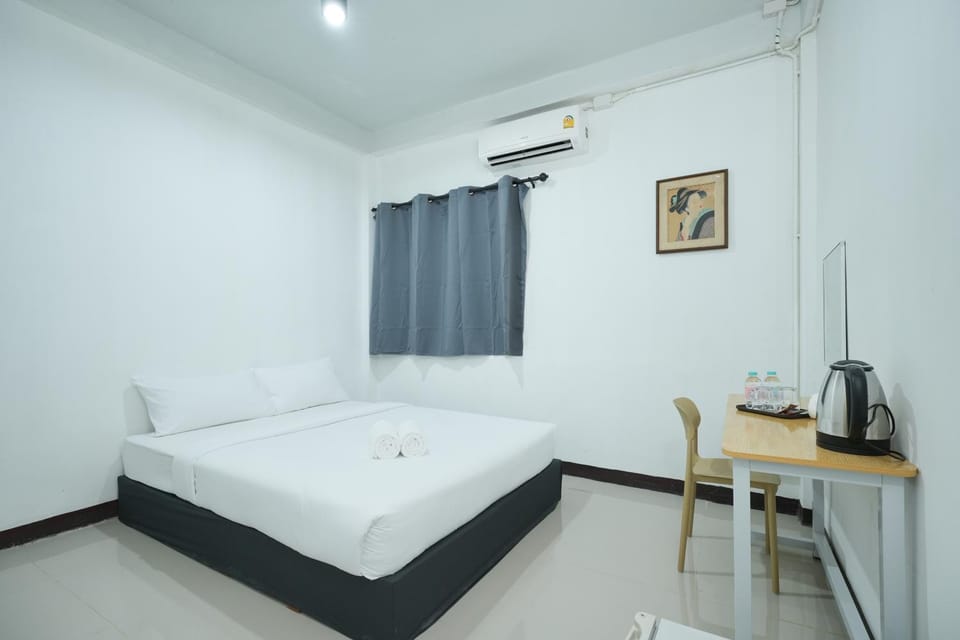 Bed, Photo of the whole room, Bedroom, air conditioner