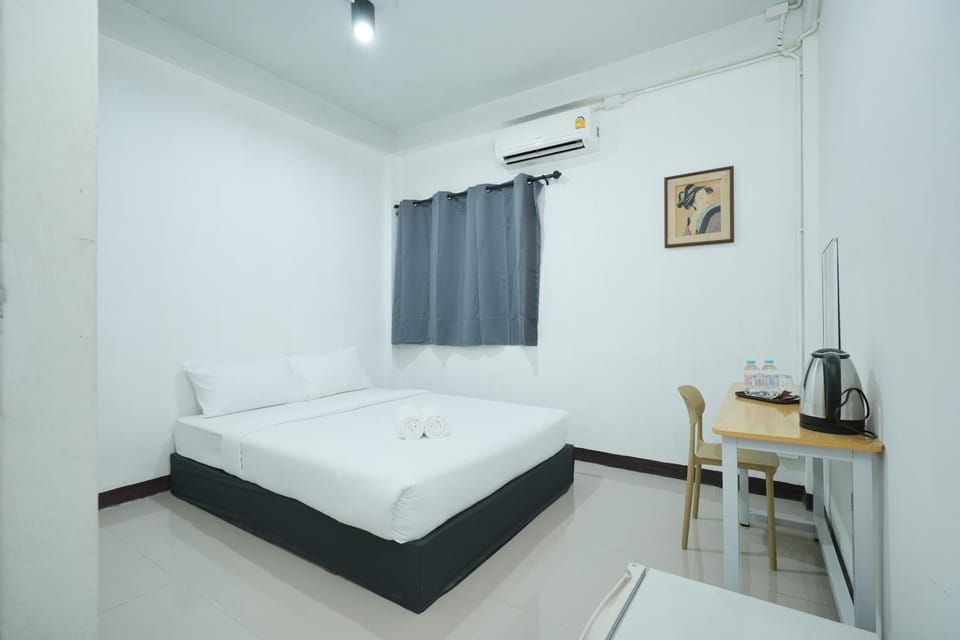 Bed, Photo of the whole room, Bedroom, air conditioner