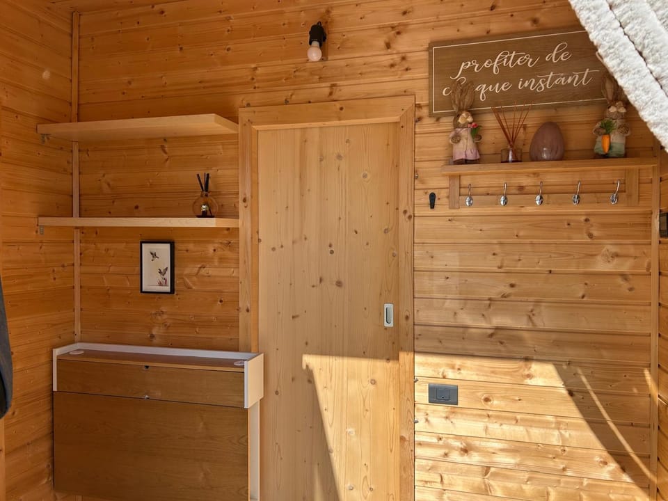 Facade/entrance, storage