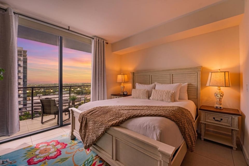 Bed, Natural landscape, View (from property/room), Balcony/Terrace, Bedroom
