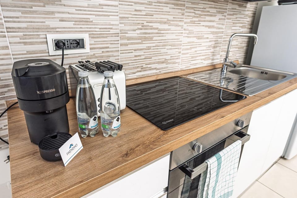 Coffee/tea facilities, stove, toaster