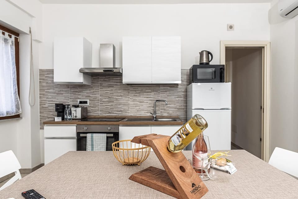 Kitchen or kitchenette, microwave, oven, kitchen