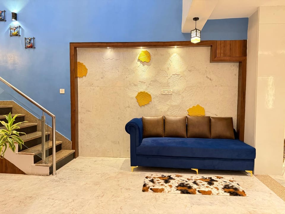 Stay At Candys Cozy Family Penthouse in Scenic Udaipur Apartment in Udaipur