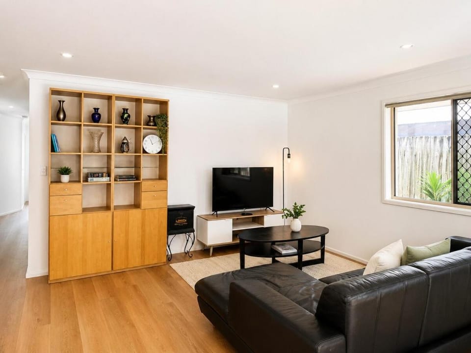 Mt Gravatt Affordable 4 BR Family Home | Sleep 8 House in Brisbane