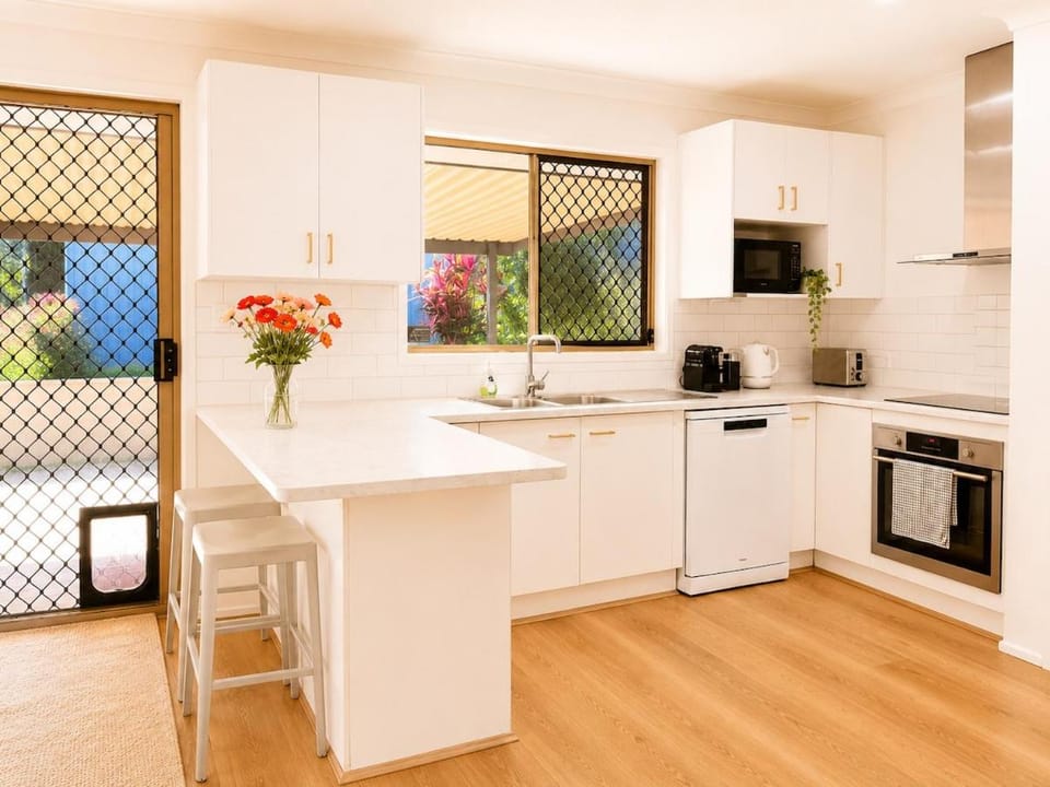 Mt Gravatt Affordable 4 BR Family Home | Sleep 8 House in Brisbane
