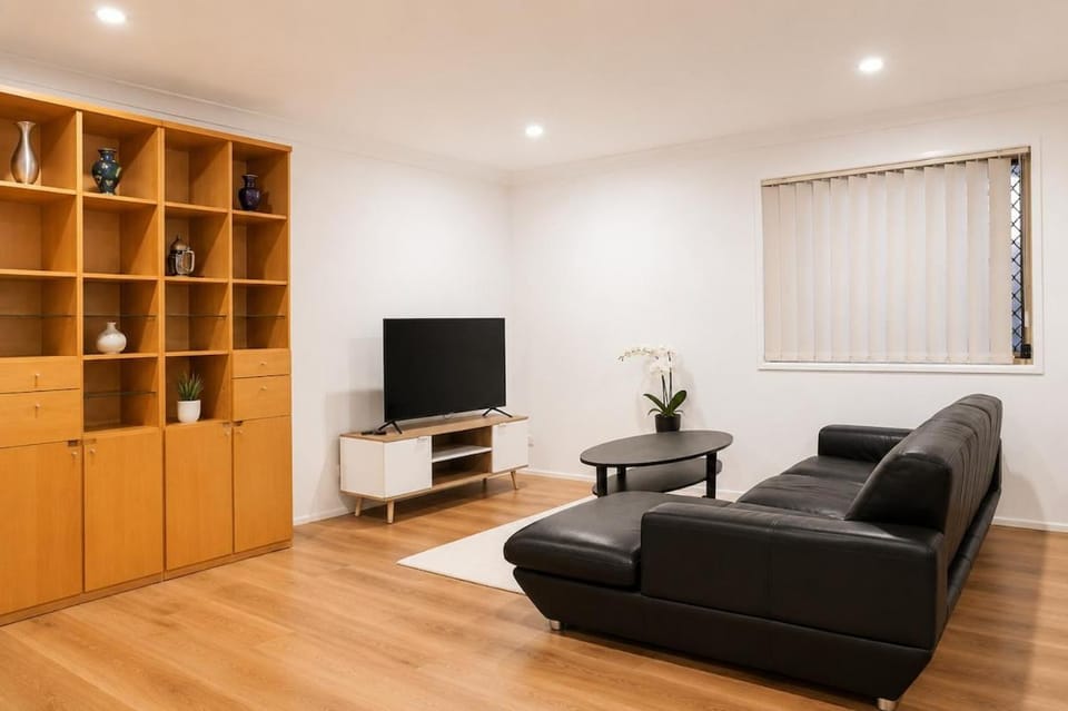 Mt Gravatt Affordable 4 BR Family Home | Sleep 8 House in Brisbane