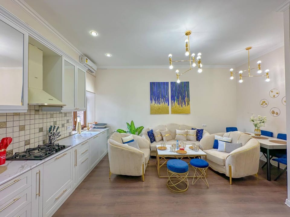 Kitchen or kitchenette, Living room, Seating area, Dining area, stove