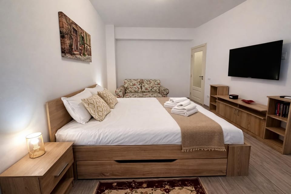City View Apartment with Private Balcony Apartment in Romania