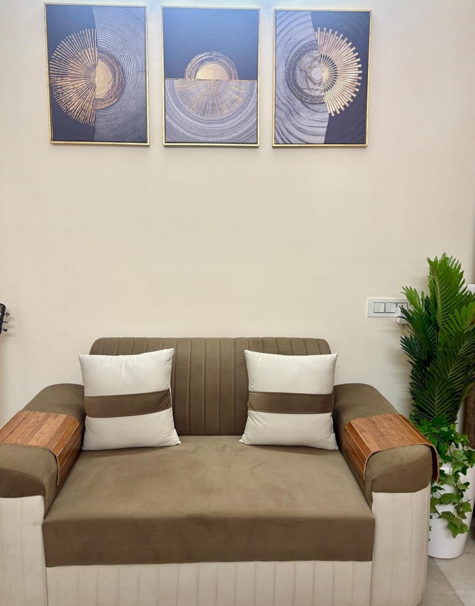 Serene Stays 1BHK 2ndFloor Family Couples PKL Apartment in Punjab, India