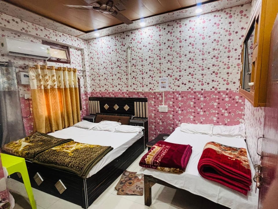 Jagdamba home stay Vacation rental in Uttar Pradesh
