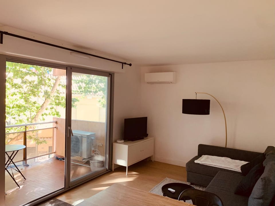 TV and multimedia, Living room, air conditioner