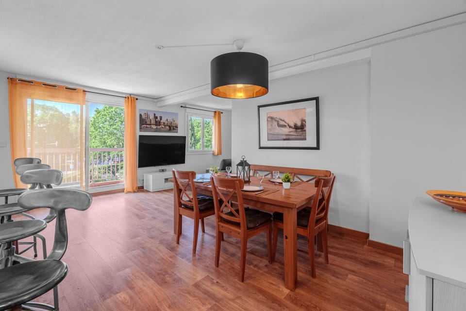 Appartement " Côté Zenith " Terrasse - Clim - Bureau Apartment in Toulouse