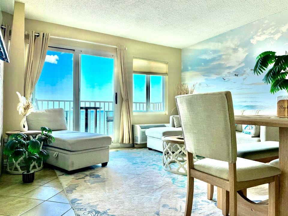 View (from property/room), Balcony/Terrace, Living room, Photo of the whole room, Seating area, Dining area