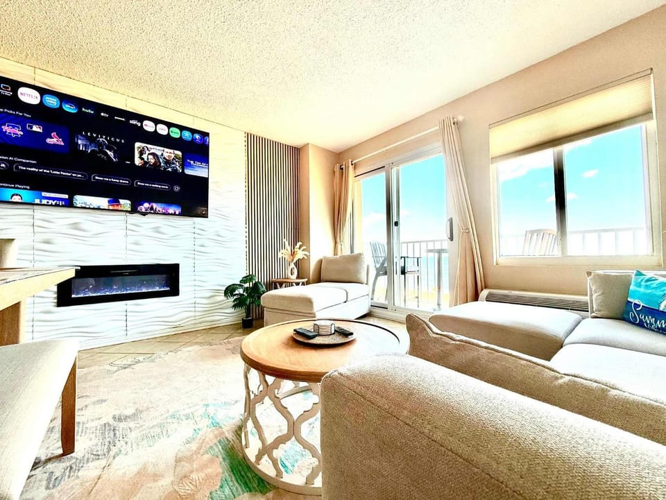 TV and multimedia, Living room, Seating area, Evening entertainment