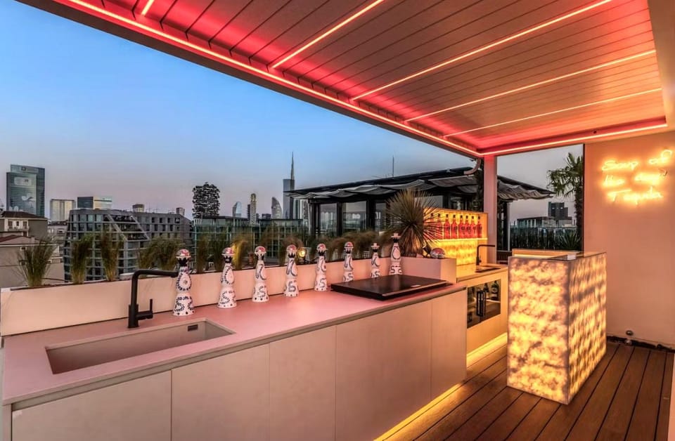 View (from property/room), Balcony/Terrace, Lounge or bar, Food and drinks, Drinks, Alcoholic drinks