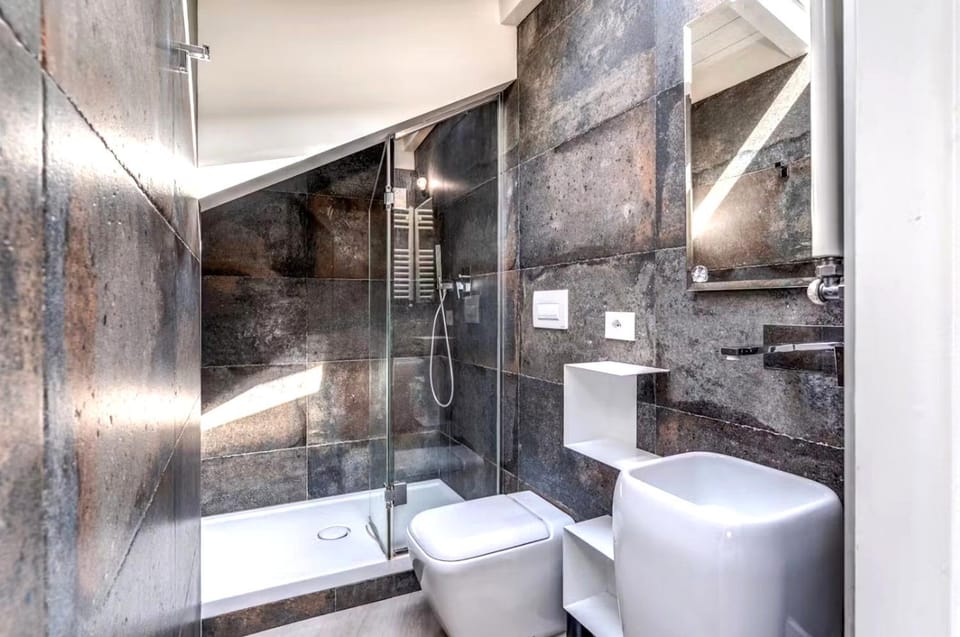 Shower, Toilet, Bathroom, bidet, towels