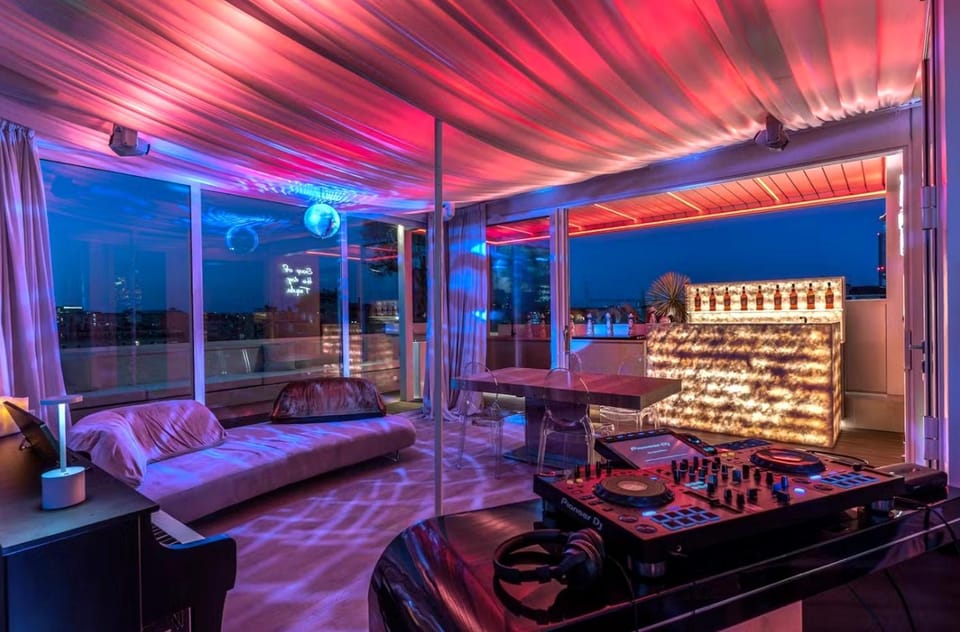 Night, View (from property/room), Balcony/Terrace, Living room, Seating area