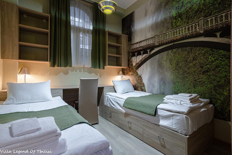 Bed, Photo of the whole room, Decorative detail, Decorative detail, Bedroom