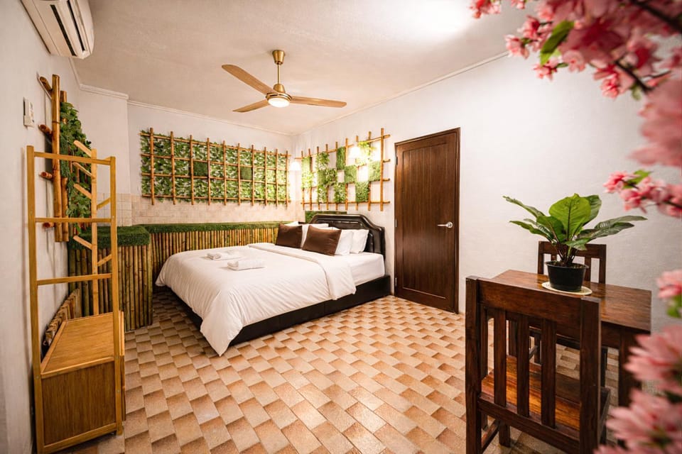 Bed, Photo of the whole room, Bedroom, wardrobe, air conditioner