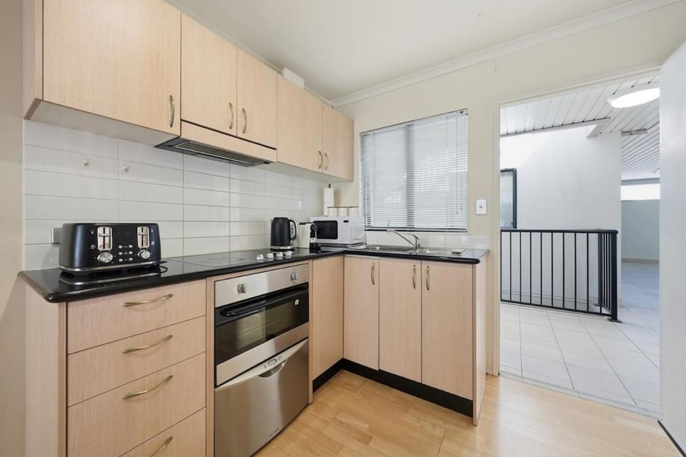 Central Newmarket Gem-Walk to Train & Shops Apartment in Auckland