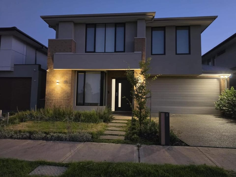 Edge Luxury Truganina Stay Villa in Truganina