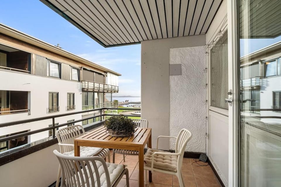 Central and modern apartment by the sea Apartment in Norway