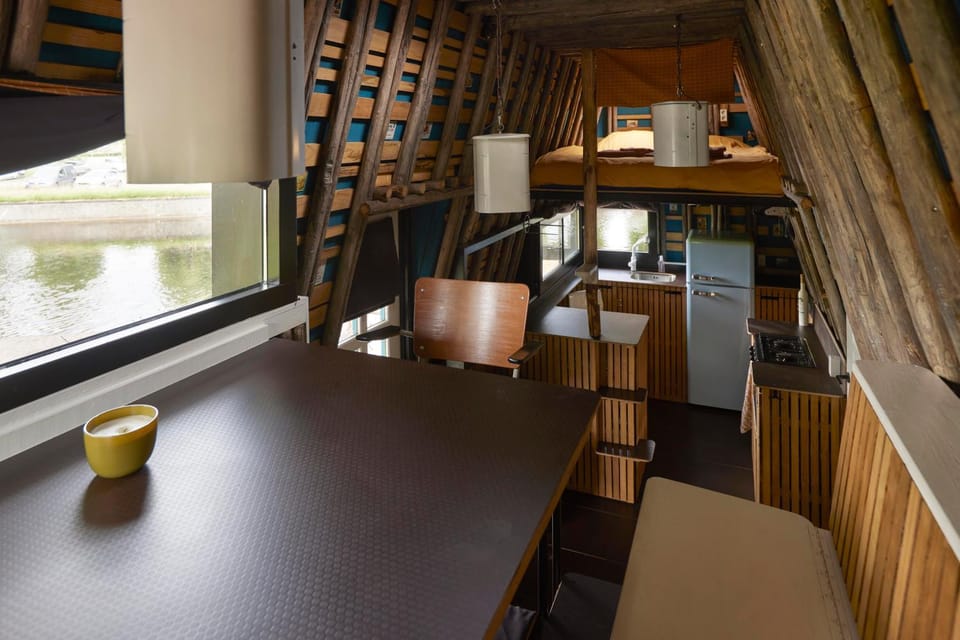 Seating area, Dining area
