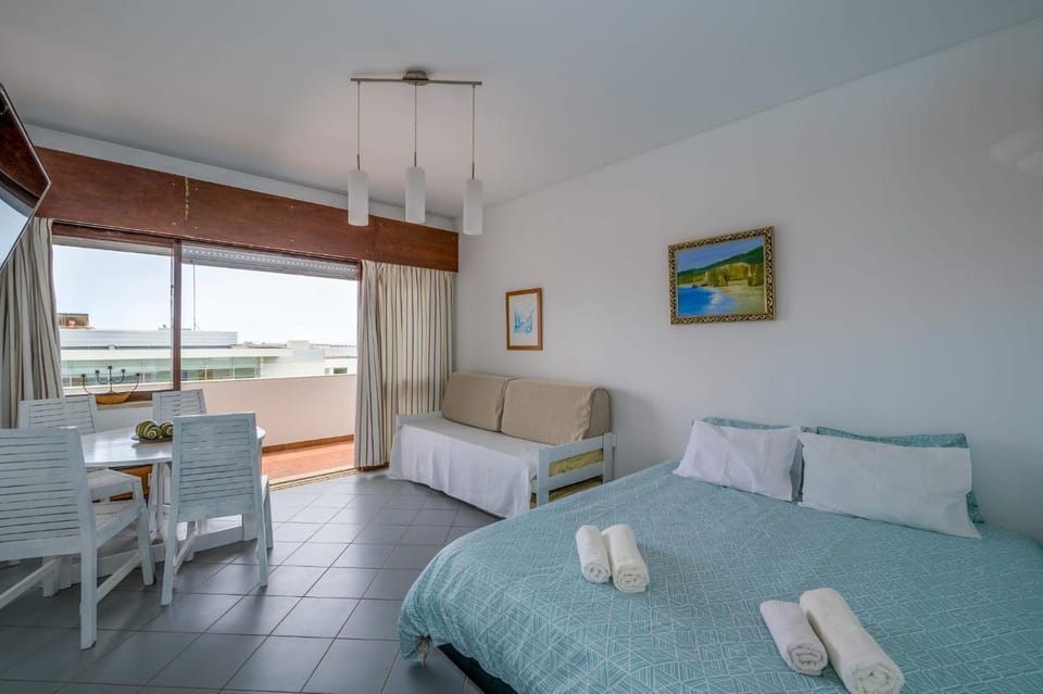 Alvor Sea Front Studio - Walk to Bech - Self Check in Apartment in Alvor