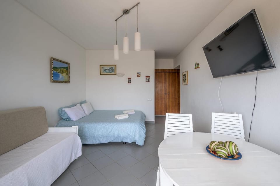Alvor Sea Front Studio - Walk to Bech - Self Check in Apartment in Alvor