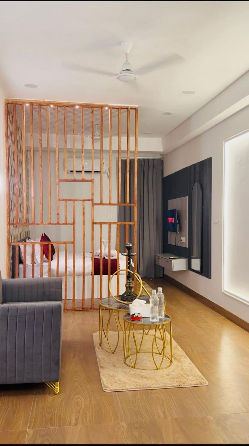 1 BHK Studio apartment Noida Extension by Lussostayz Apartment in Noida