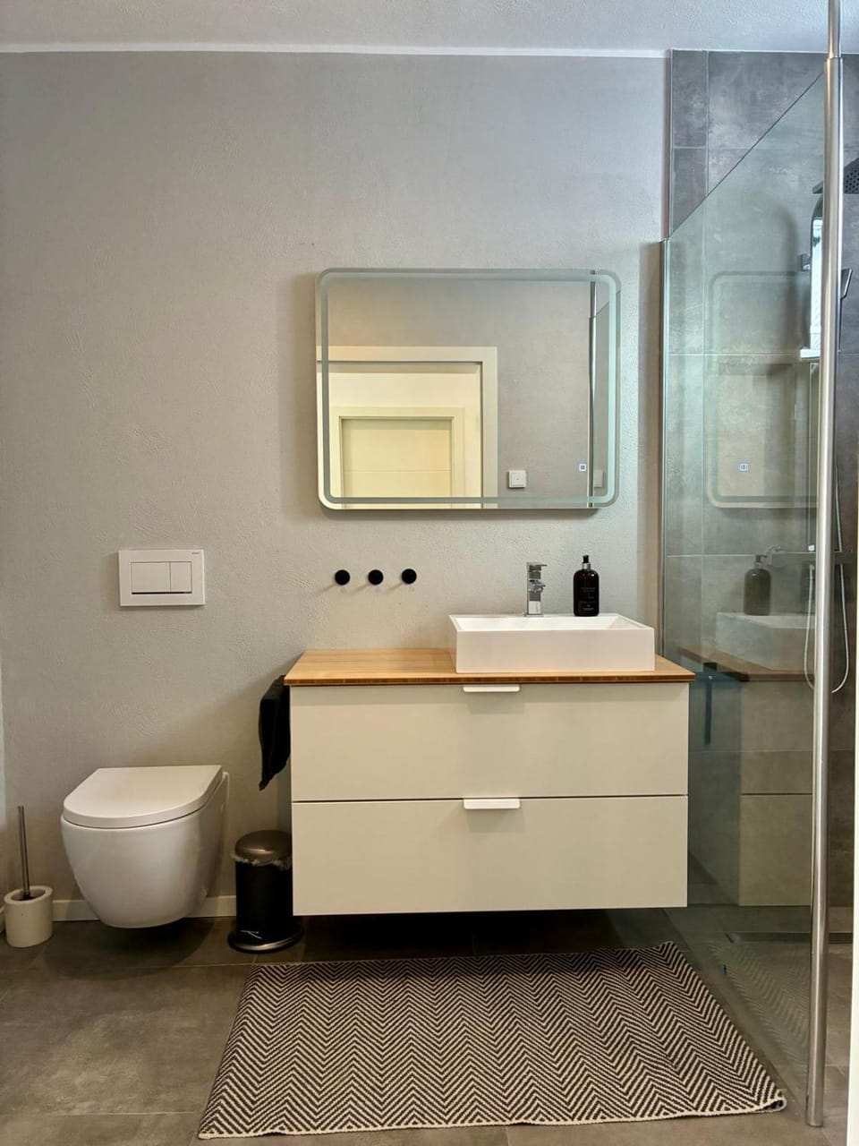 Bathroom, towels