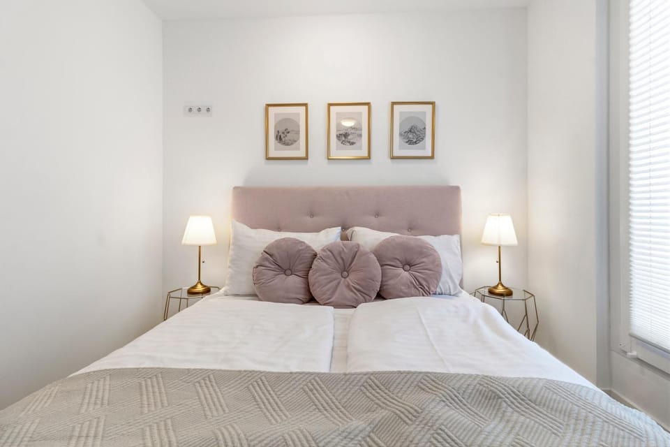 Stylish Retreat with AC - 15 min to City Center Apartment in Vienna